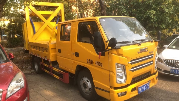 100K防撞車(chē)，帶太陽(yáng)能光板